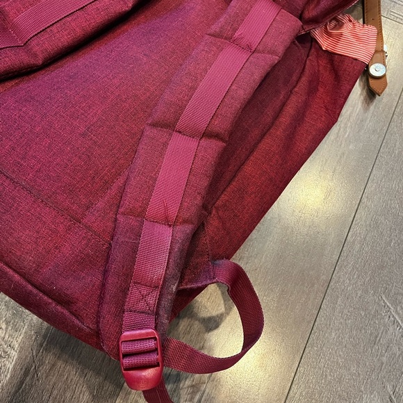 Burgandy Herschel Little America backpack - Picture 8 of 8